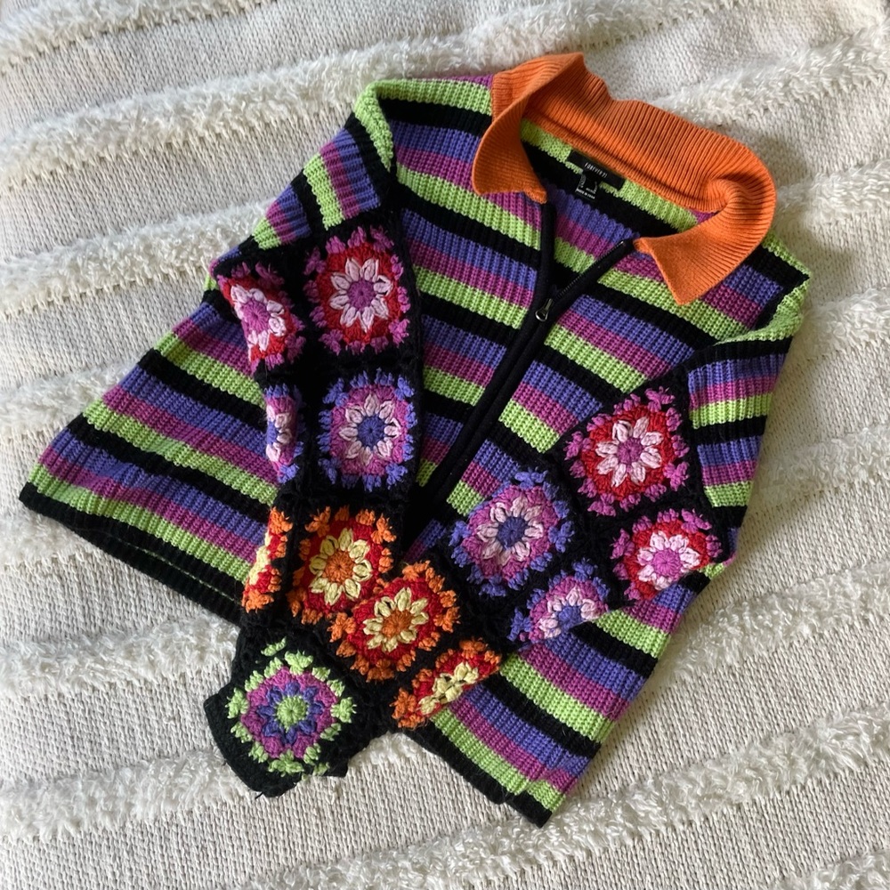 SOLDONDEPOP- Forever 21 Flower Crochet Striped Zip-Up Sweater 🌺